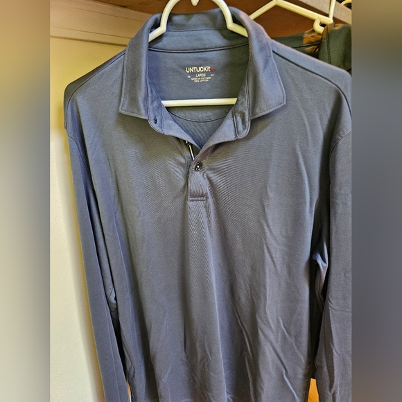 Untuckit Men's Pullover - Picture 2 of 7